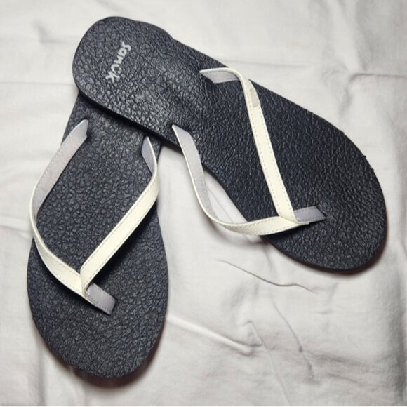 Sanuk Women's Yoga Joy II Sandal Size 8 Black & White NWOT - Picture 1 of 5